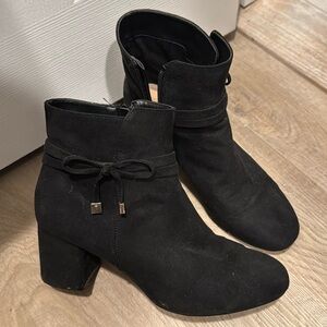 Black bow bootie
